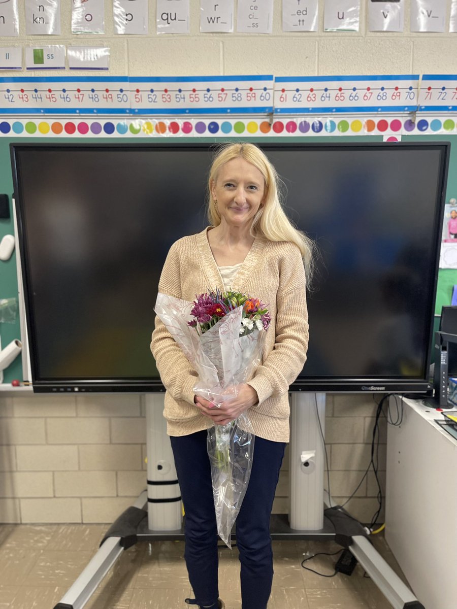 cbrinkleybcps's tweet image. Congratulations to @ReisterstownES’s Teacher of the Year, Ms. Spielman!! She is so thoughtful in her instruction, puts students first, and is a wonderful colleague. We are lucky to have you, Ms. Spielman!! 💚💙