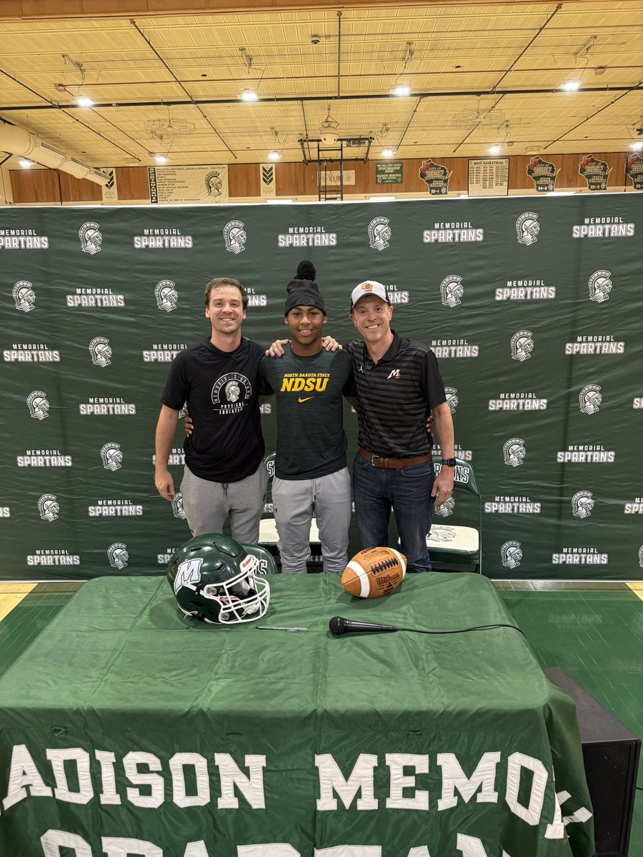 So proud of this kid and all he’s already accomplished! Go be great! 🟢🟡#greenandwhiteboys <a href="/marion_moore16/">Marion Moore</a>