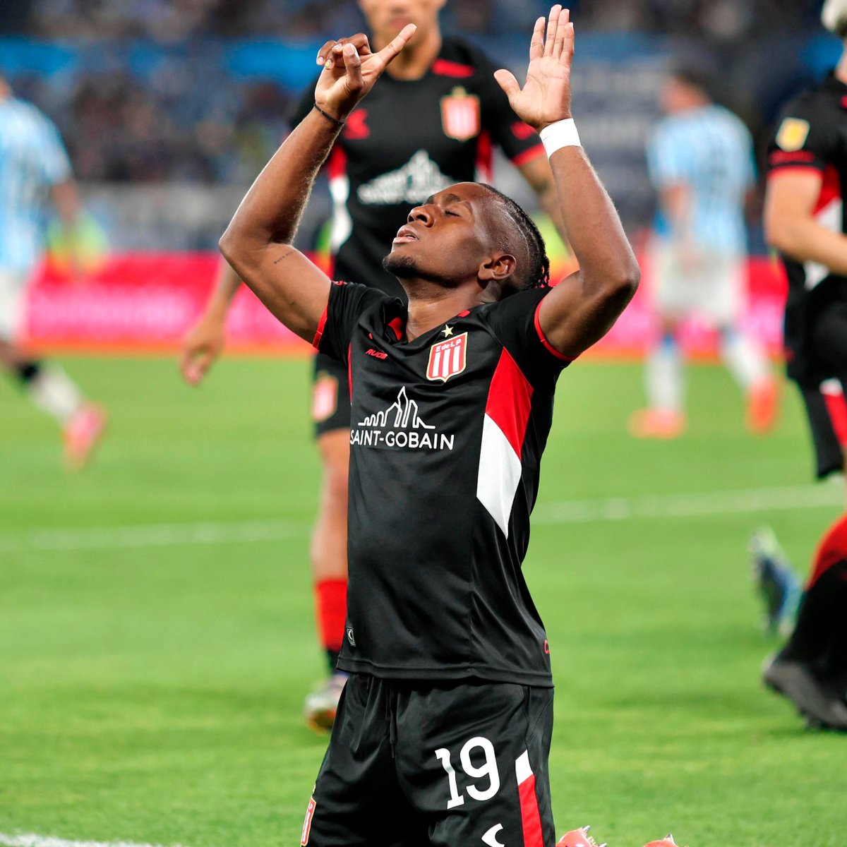 EdelpOficial's tweet photo. Manioma ☝️✋ https://t.co/g0nGLKnayY