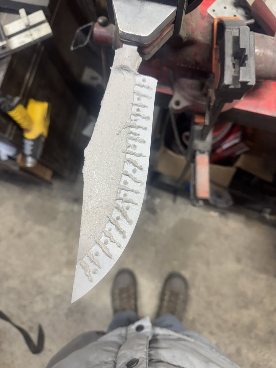 ouroboros_forge's tweet image. Simple clay pattern and hamon check. Came out as expected which is nice. Hamons don’t always like to play nice.