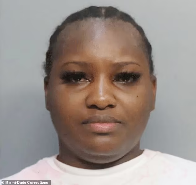 TrueCrimeUpdat's tweet image. Melissa Valbrum, 32, of #Pinewood, Florida, was arrested after accidentally shooting her 15-year-old daughter during a confrontation outside a McDonald's

The incident occurred on Friday night when Valbrum got into a verbal dispute with a group of three people, mistakenly