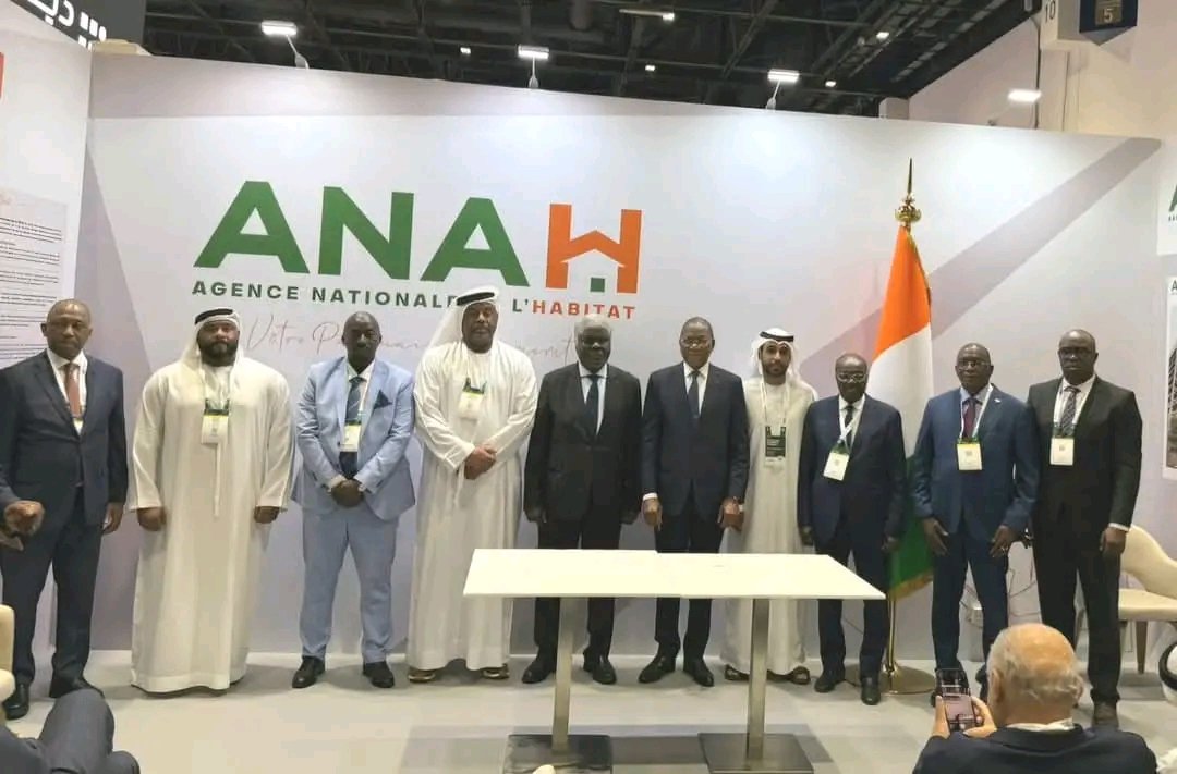 mulcv_gouv's tweet photo. En marge des forums #Big5Global et #LiveableCitiesX, le Ministre @Bruno_N_Kone a signé en présence du PM @DrBeugreMambe, 2 protocoles d’accord avec ROYAL GULF CONTRACTING LLC, le Consortium ZDS Development & NDG Abu Dhabi sur la construction de 17000 logements sociaux en #CI225. https://t.co/YQnZucei9N