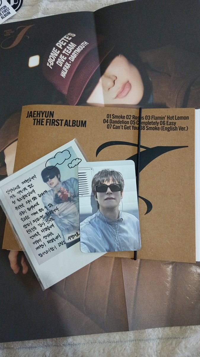 collectyuno's tweet photo. a mão abençoada de quem embalou meu álbum mds as pulls que eu queria 🥹 https://t.co/R3cpyVnqgn