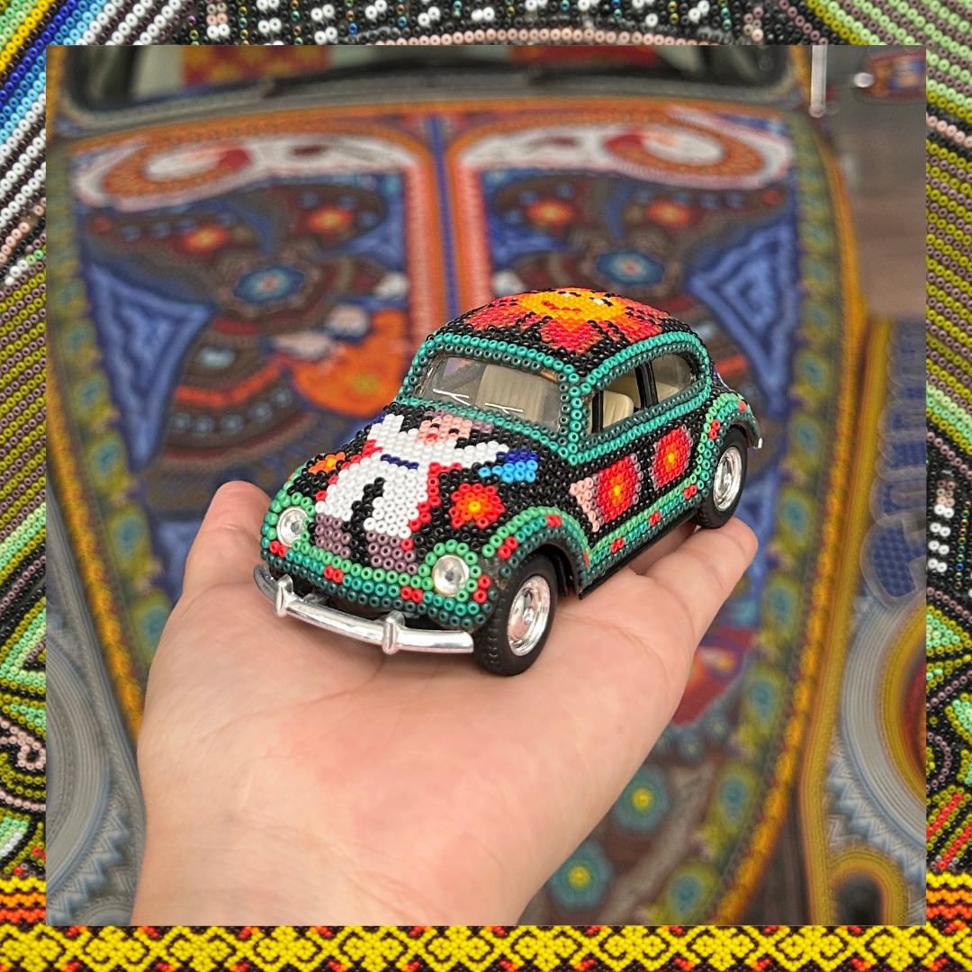 vochol's tweet photo. ¿Sabías que a partir de mi creación, en @amigosmap idearon unas réplicas en miniatura que me hacen honor? ¡Se llaman Vocholitos! 🚘💛

Cada uno cuenta con su certificado y destacan elementos de la cultura wixárika. 🦎 

Los puedes encontrar en la @tiendamapmx y en AmigosMAP 💛 https://t.co/gs0AUFVkdV