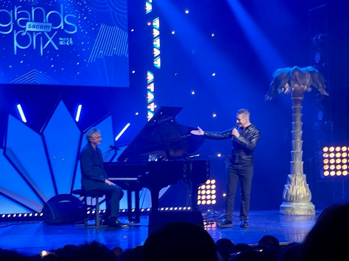 Grande joie de retrouver Etienne sur scène à l'occasion des grands prix <a href="/sacem/">Sacem</a> 2024 de lui remettre le Prix Spécial et de partager une version piano voix d 'Épaule Tatoo tout cela dans le magnifique cadre des Folies Bergère .