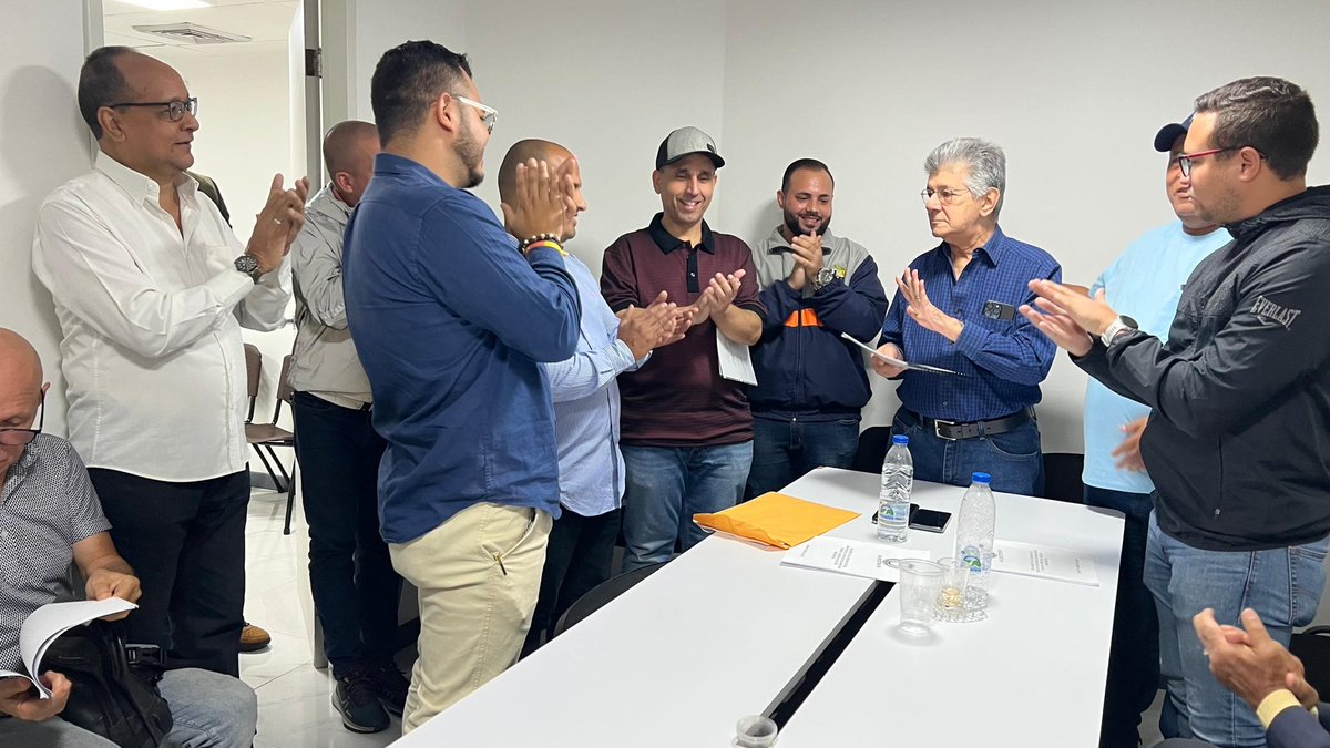 Daniel_Migliory's tweet photo. Grato acompañamiento a la fracción de concejales y legisladores de Acción Democrática en la presentación del Reglamento de la Función Político-Legislativa de la Fracción Parlamentaria Regional y Municipal de nuestro partido . Buscando la excelencia de nuestra dirigencia. https://t.co/Di56D5yJgg