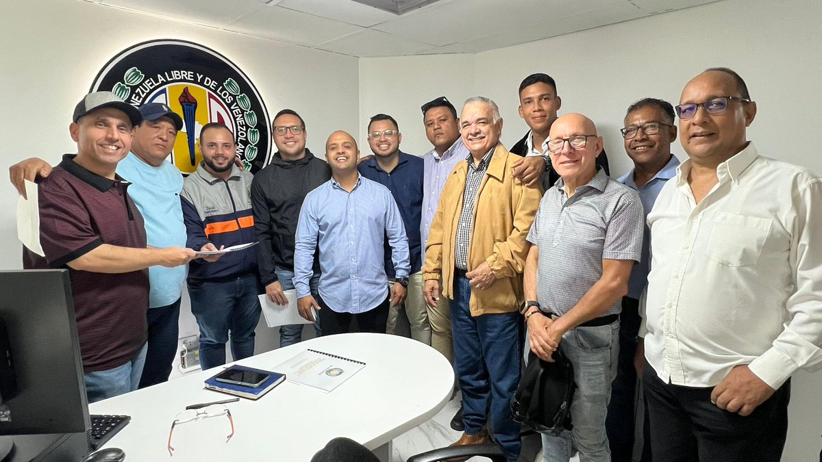 Daniel_Migliory's tweet photo. Grato acompañamiento a la fracción de concejales y legisladores de Acción Democrática en la presentación del Reglamento de la Función Político-Legislativa de la Fracción Parlamentaria Regional y Municipal de nuestro partido . Buscando la excelencia de nuestra dirigencia. https://t.co/Di56D5yJgg