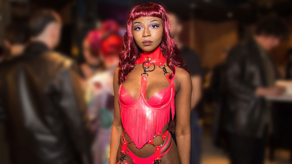 DECEMBER COVER: Le Boutique Bazaar marks 10 years as London’s cool alt/fet pop-up shop on Dec 1. Founders Alexandra Houston &amp; Charlotte TG tell the story of their uniqueventure &amp; we preview the Dec event. Photo: Léa Mortelle wearing Kraken Counter Couture 
thefetishistas.com/le-boutique-ba…