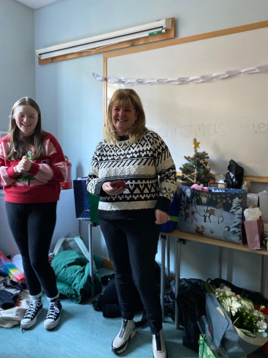 tcd_ot's tweet image. A lovely community of 3rd year occupational therapy students and a lovely close to an engaging module lead by @ClodaghNolan1 and @eilish_king1 

#FutureOTs