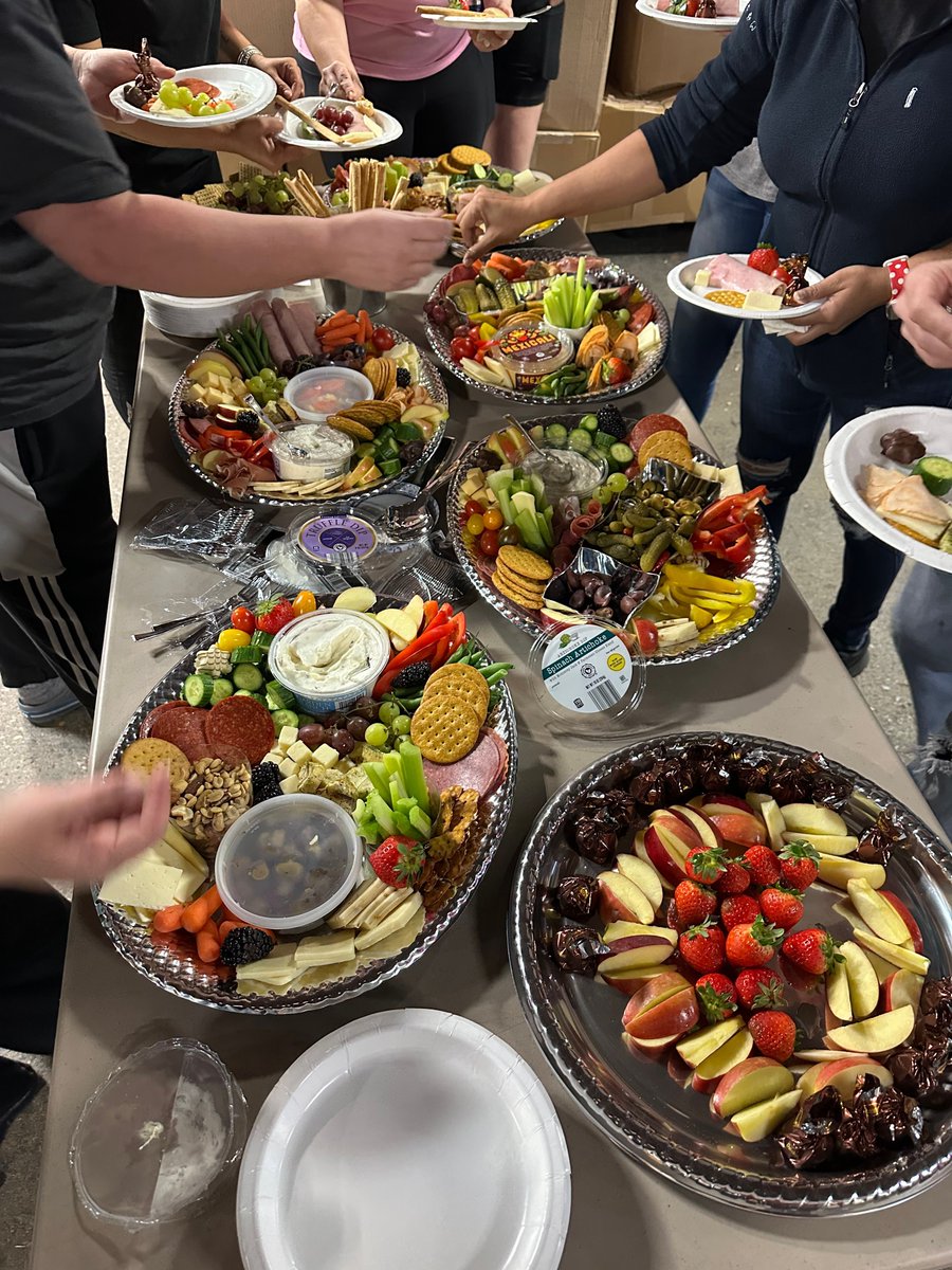 RutlerScreenPri's tweet photo. Our lovely Shelley (with some help from her elves) made everyone a beautiful charcuterie board! It came out great, and it was so yummy. 😊 https://t.co/iJdxtX8Ouf