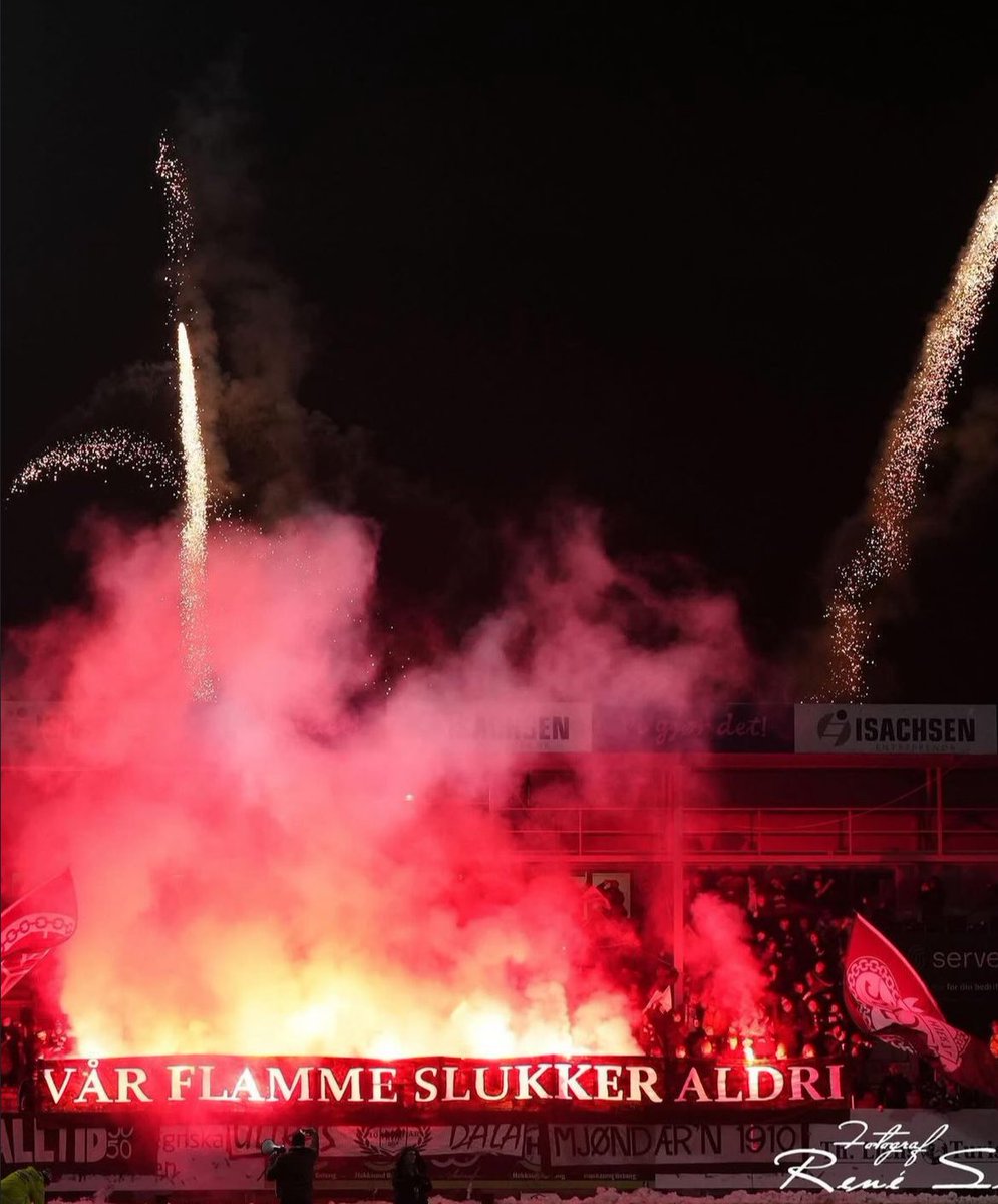 NorwayFooty's tweet photo. Mjøndalen vs Jerv

Ultras Dala with a pyro show and banner reading ‘Our flames will never be extinguished’ ahead of their promotion/relegation match, where they won 2-1 including a 90th minute winner. 2nd leg on Saturday.

Ultras Dala https://t.co/ynsF0A52oQ