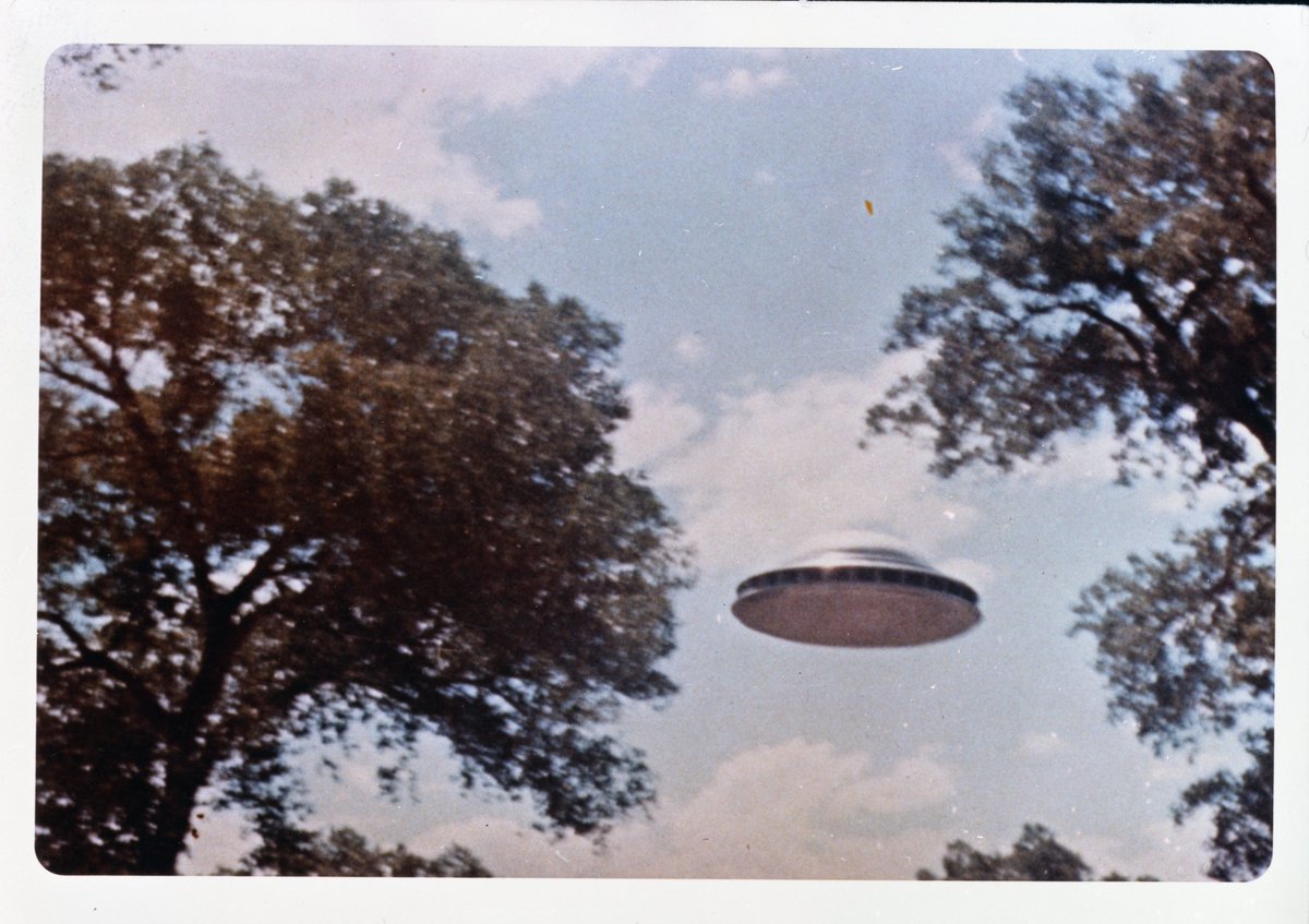 aethernet10's tweet photo. Captured in June 1964, this high-quality photo clearly shows a flying saucer.
What are your thoughts on this intriguing image?
Credit: #NationalArchives
#UAP #UAPDisclosure #UAPToken #CryptoForDisclosure #CryptoUAP https://t.co/cQDx19v6ie