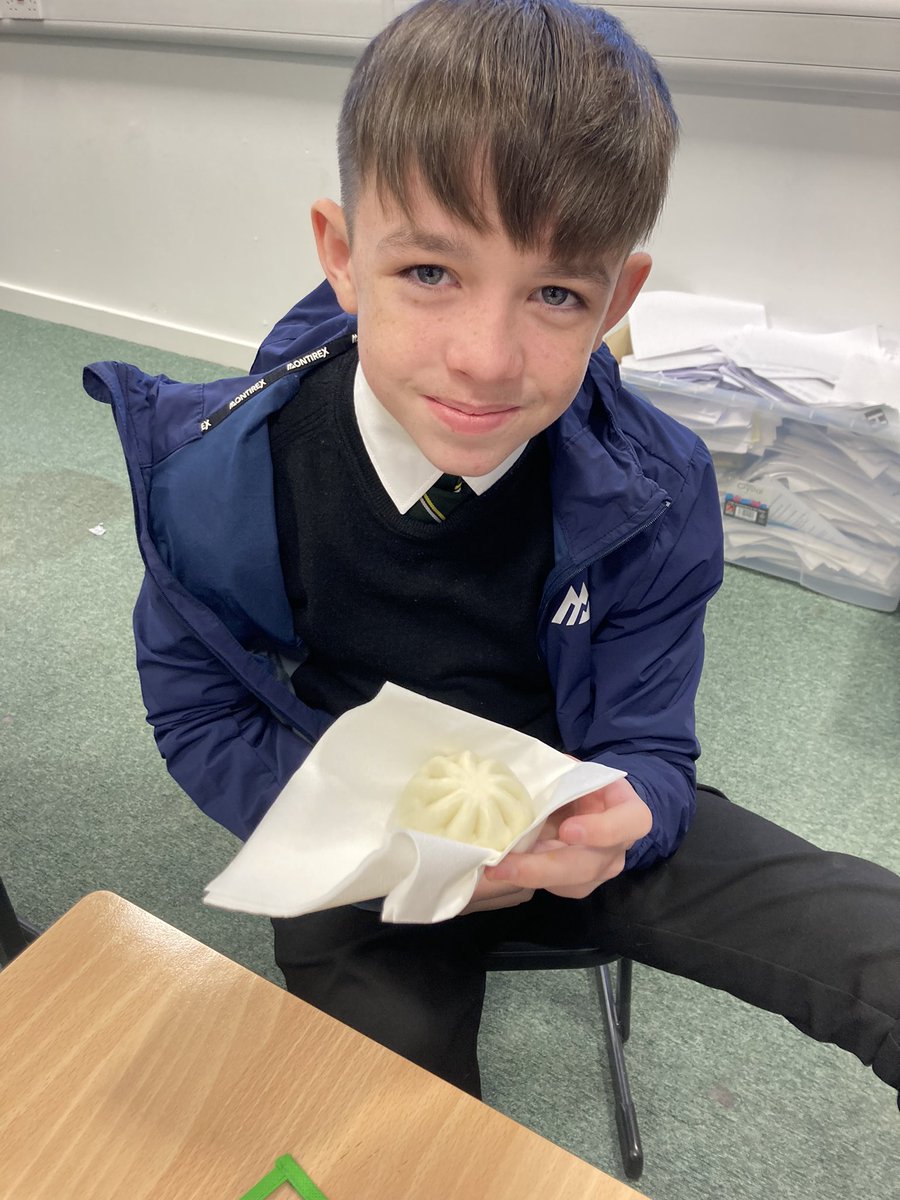 JohsModern's tweet photo. Chinese dumpling tasting went down a treat in our DYW Mandarin class and Wednesday lunchtime languages café with Miss Cui and Miss Duffy @linggow_ 🥟🥢 our pupils thought everything was very 好吃 (hao chi) 👍 https://t.co/CXwWkX3xUs