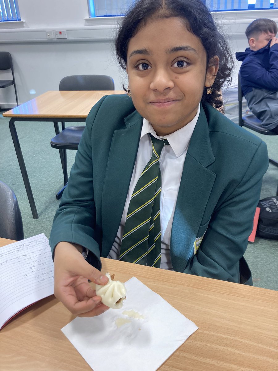 Chinese dumpling tasting went down a treat in our DYW Mandarin class and Wednesday lunchtime languages café with Miss Cui and Miss Duffy <a href="/linggow_/">Maestra Duffy 👩‍🏫 / Linguist fae Glasgow</a> 🥟🥢 our pupils thought everything was very 好吃 (hao chi) 👍