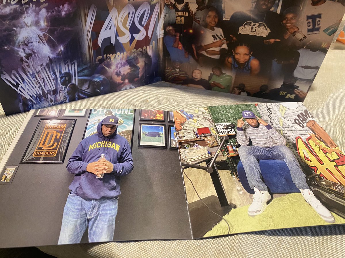 pengameclassic's tweet photo. Straight from the United Kingdom @elasticStage 🙏🏾 great work! My new album #Nostalgia of A Fall Classic unboxing can be found https://t.co/K8KnWh6Vxu https://t.co/KvrRafsE0l