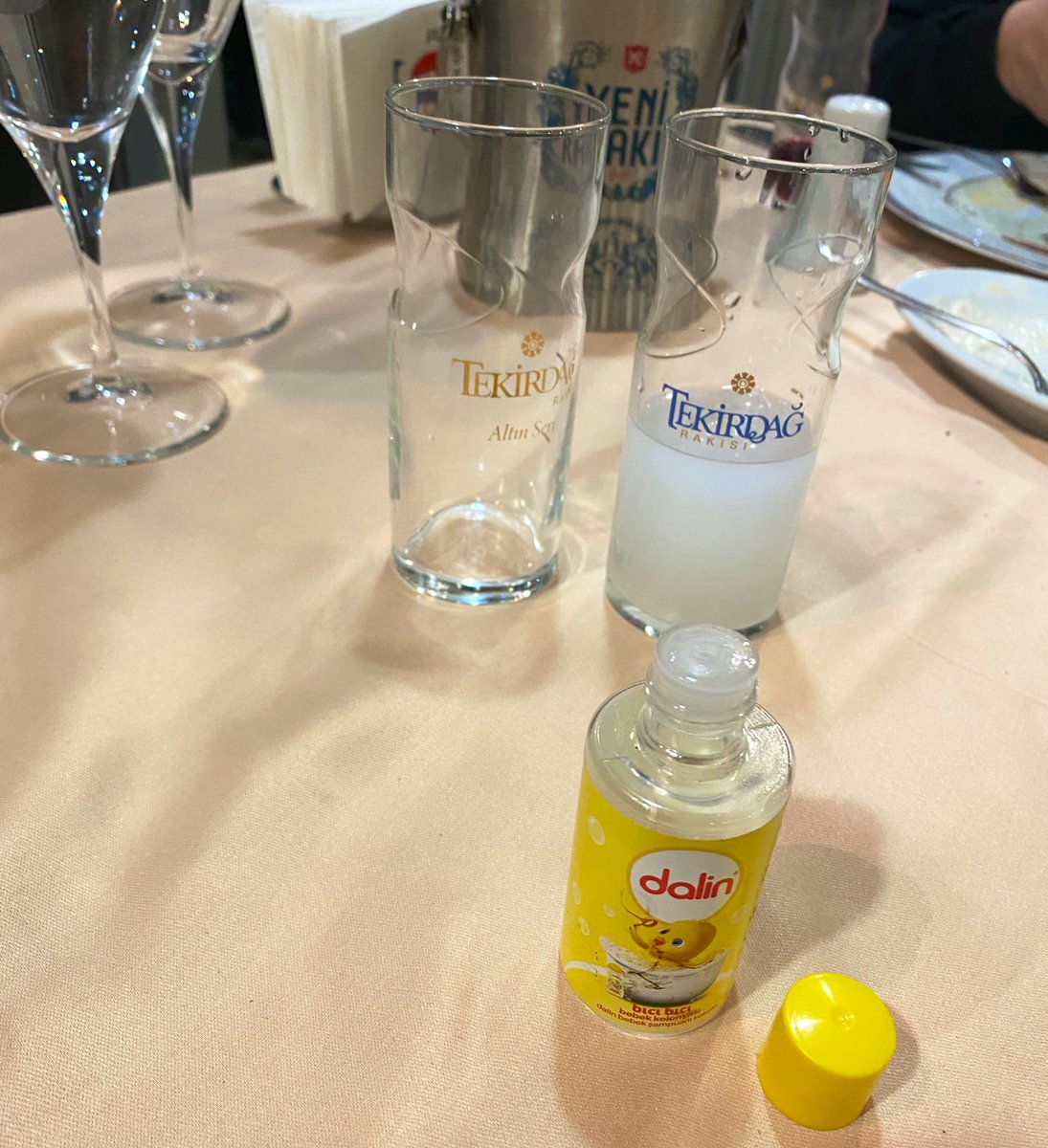 Cennetyyl's tweet photo. Hem harbi hem Barbie 💛🐣 https://t.co/Pzjge2ZqKb
