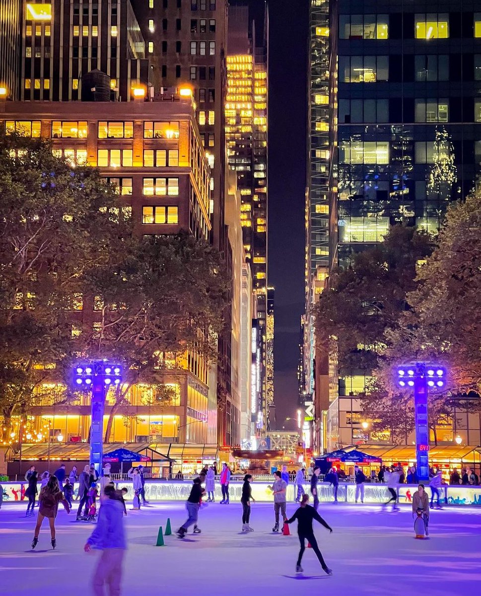 CMBglobalcon's tweet photo. Is there anything better than NYC during the holidays? 

What are your plans through the end of the year, what traditions do you have in the city?! 🌃🚖⛸️🦃🎄🕎✨

#Family #NYC #NY #NewYork #SeenInNYC #NewYorkTradition #Holidays https://t.co/AJr6vlEvdP