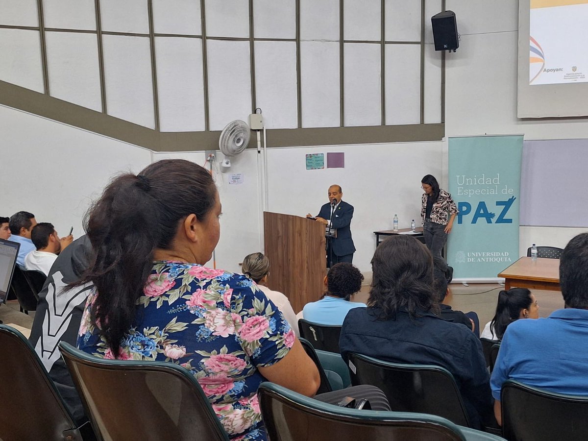 ARNColombia's tweet image. La reincorporación es clave para la paz. Avanzamos en proyectos productivos, acceso a tierras y formación política. ¡El compromiso de todos es vital para cumplir el Acuerdo! #FirmesConElAcuerdo @ARNColombia.