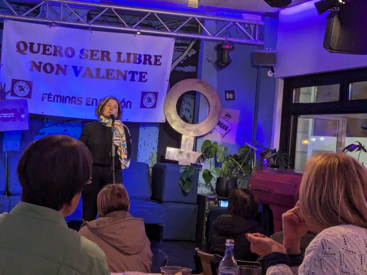 25 N Féminas en acción "A Cofradía "taberna cultural a "Poesia e a música " Máxico!!