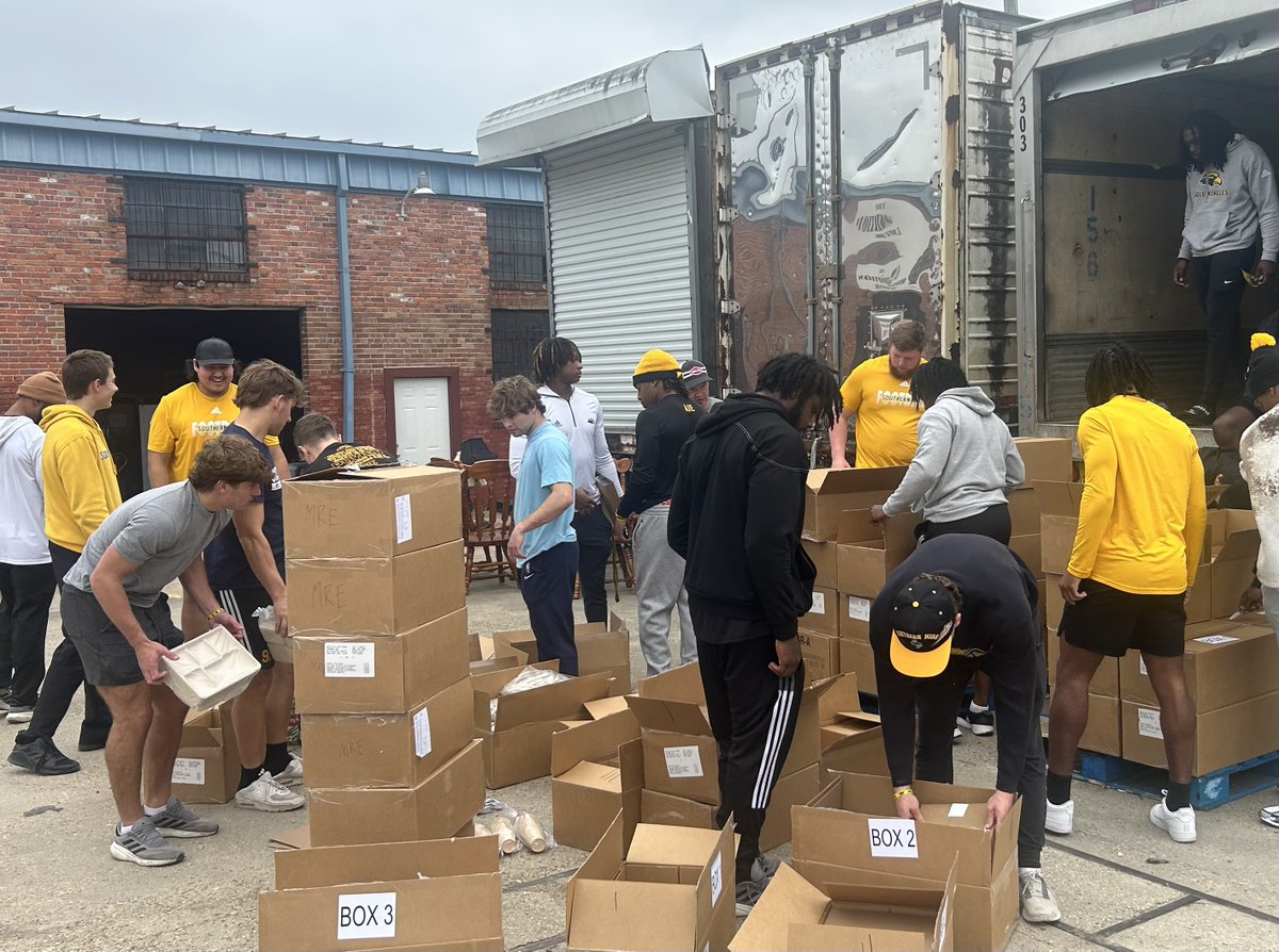 Our thanks to Christian Services of Hattiesburg for hosting USM Football for the 10th straight year on Thanksgiving Eve... 
The entire team served dinners inside and outside, worked in the pantry, warehouse and unloaded trucks. More importantly,..encouraged many. Yep.
#grateful