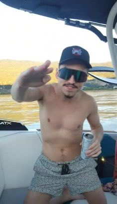 paiges_gvf's tweet photo. josh kiszka on a boat truthers LEMME HEAR YOU https://t.co/w8G0G9jQ4g