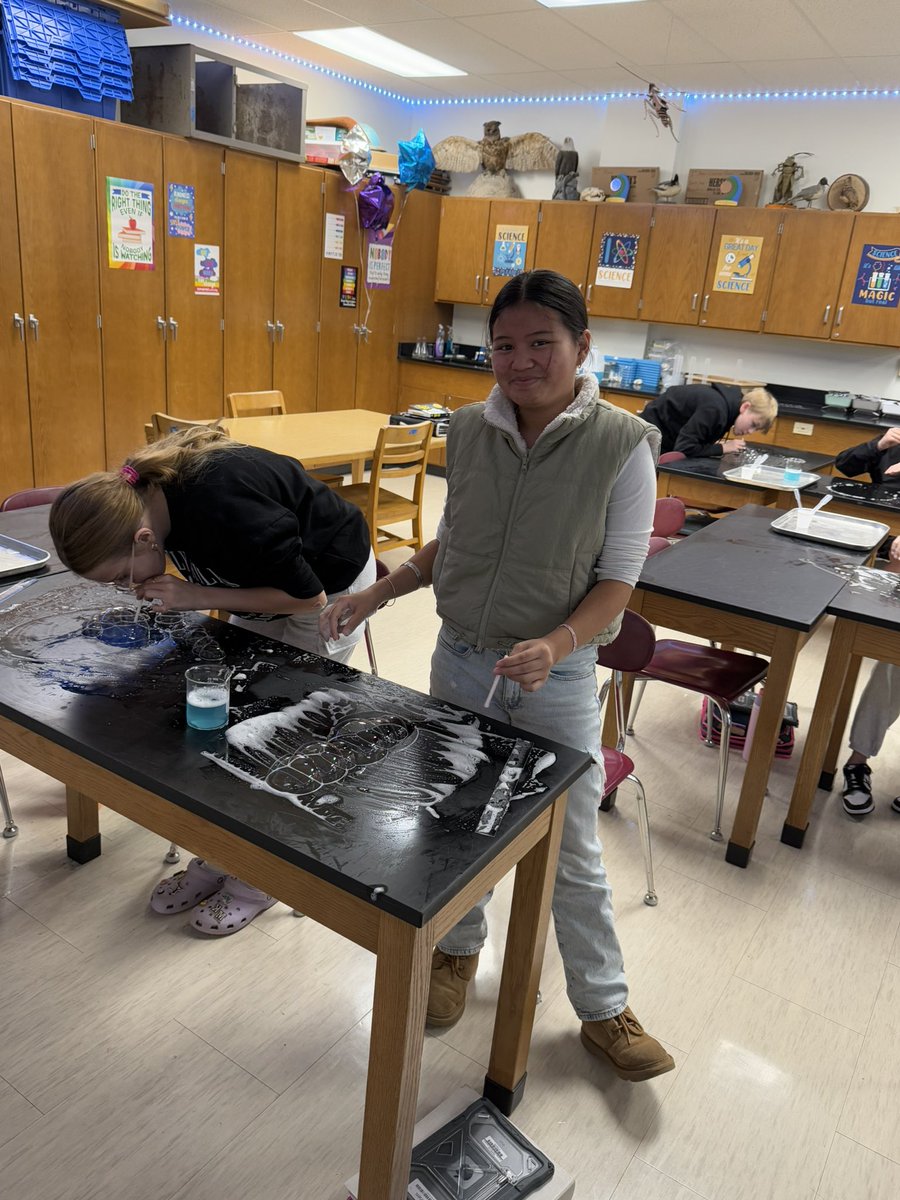 HAllisonSTEM's tweet photo. Bubblology is always a great lab to do! It’s even better right before a break! 🫧@MrWPopejoy @PAMSSharks https://t.co/xZpzObdMdc