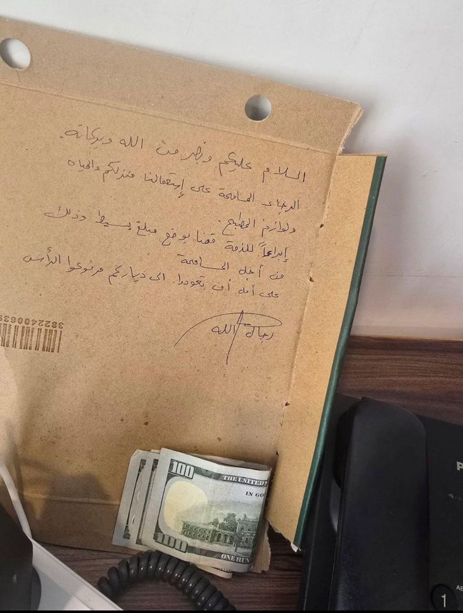 ShaykhSulaiman's tweet image. HEZBOLLAH FIGHTERS LEAVE HANDWRITTEN NOTES FOR HOMEOWNERS WHOSE HOMES THEY USED

The Notes they Left:
 
1: “To the family of this house, we ask for your forgiveness, we used your house to eat and sleep in. Signed - the Men of God.”

2: “Our dear people, please forgive us for…