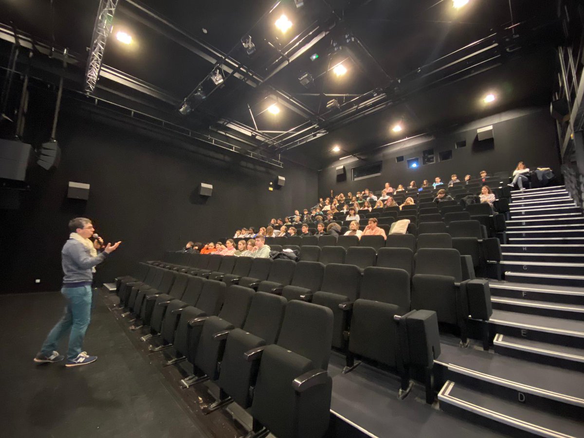 Les élèves italianistes de 4ème et de 3ème ont pu se rendre au <a href="/luxvalence/">LUX Scène nationale</a> le 26 novembre dans le cadre du festival du film italien 🇮🇹 Festività pour voir le film « In guerra per amore ». Tout le monde a beaucoup apprécié ce film qui mélange plusieurs genres. Merci @passculture.