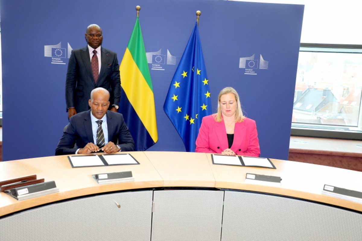 ForetmerGOUVGA's tweet photo. L'Union européenne, qui alloue 9 millions d'euros dans le cadre de ce partenariat, démontre ainsi son engagement concret pour accompagner la transition verte du Gabon et valoriser ses ressources forestières de manière durable. #Gabon https://t.co/RVEiN9tn0U