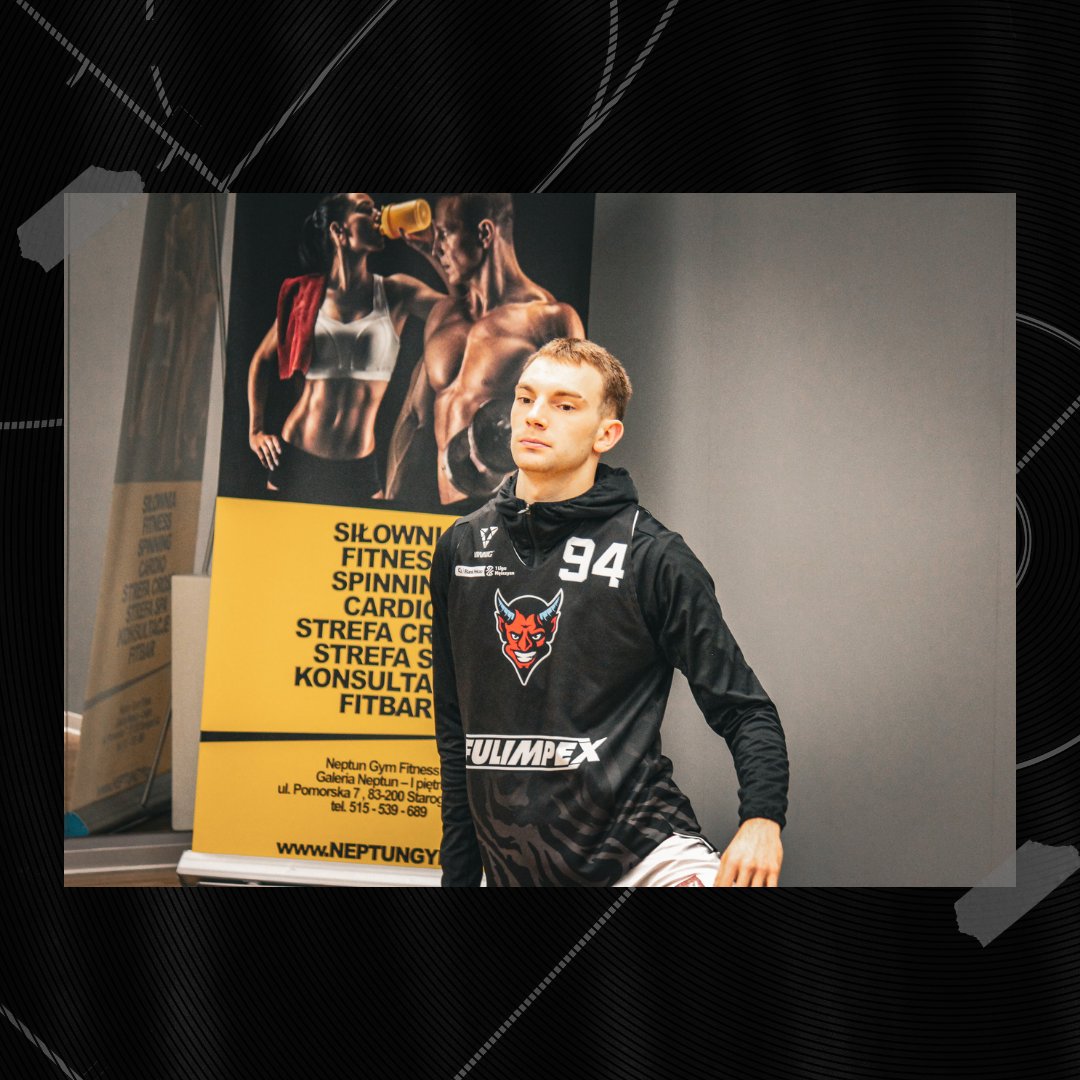 VinnigSports's tweet photo. Nasze stroje treningowe tworzone są z myślą o maksymalnej wygodzie, trwałości i stylu – bo wiemy, że każdy szczegół ma znaczenie! 👌

Zobaczcie, jak na treningach prezentują się zawodnicy @sksstarogard. 😎

📸 FB Kociewskie Diabły https://t.co/l8B7CE9JSk