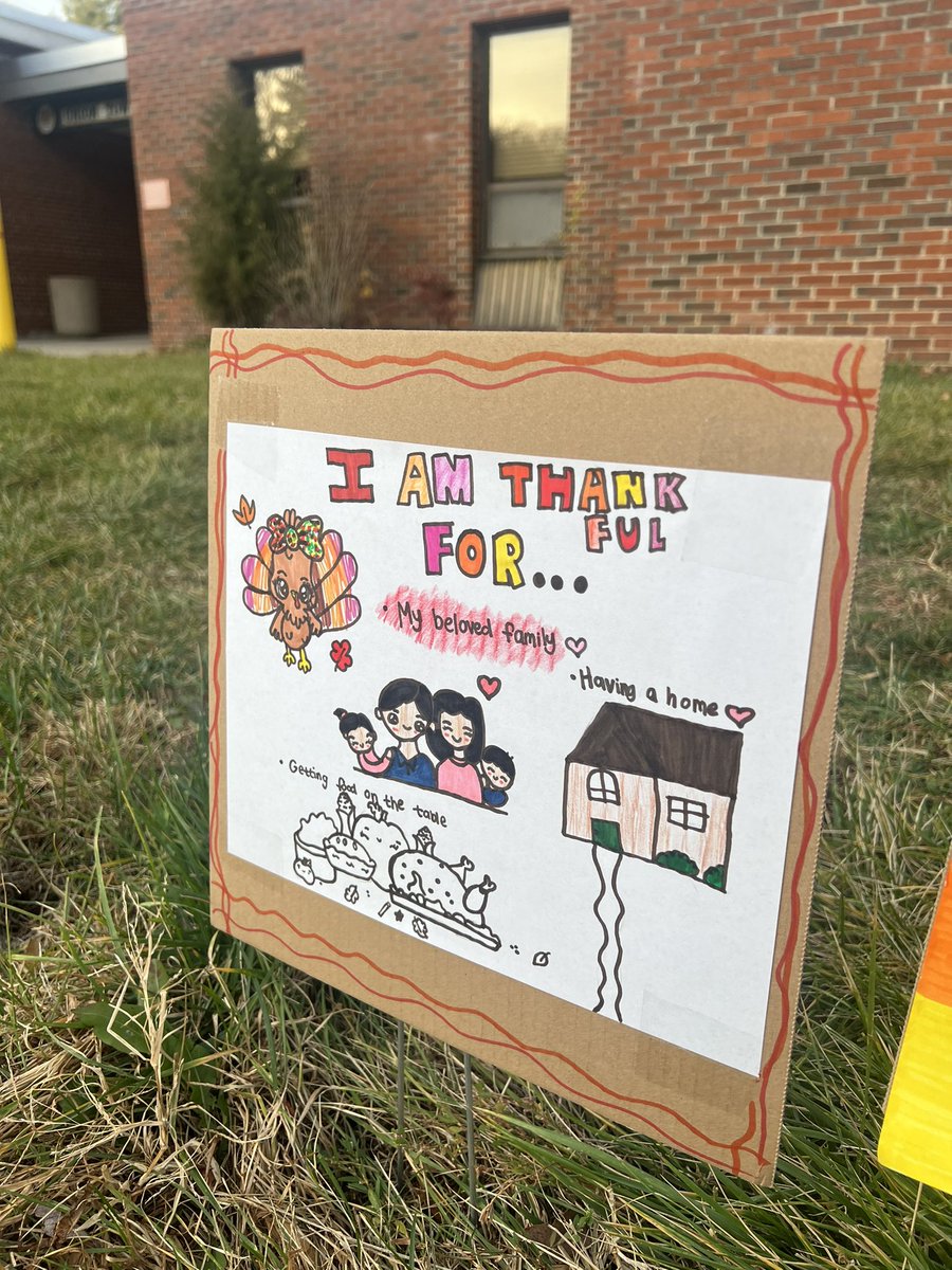 Kerry_Foote21's tweet photo. Our Thankful Signs line the front of our school path. Today, students and staff take a "thankful walk" to look at all we are thankful for!π€#theU #TeamUTMS https://t.co/zQpKDtj36W