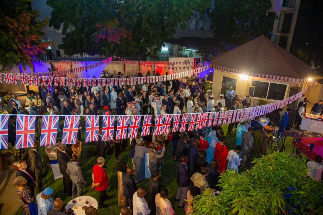 RossMatthewsUK's tweet photo. 🇹🇩🇬🇧 Hier soir nous avons célébré l'anniversaire de Sa Majesté le Roi Charles III. Un moment spécial pour le renforcement des liens entre le Royaume-Uni et le Tchad. Merci à tous nos invités pour leur présence 🎉🎂 https://t.co/8bcNykQYAK