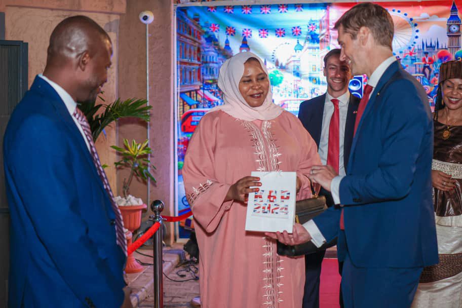 🇹🇩🇬🇧 Hier soir nous avons célébré l'anniversaire de Sa Majesté le Roi Charles III. Un moment spécial pour le renforcement des liens entre le Royaume-Uni et le Tchad. Merci à tous nos invités pour leur présence 🎉🎂