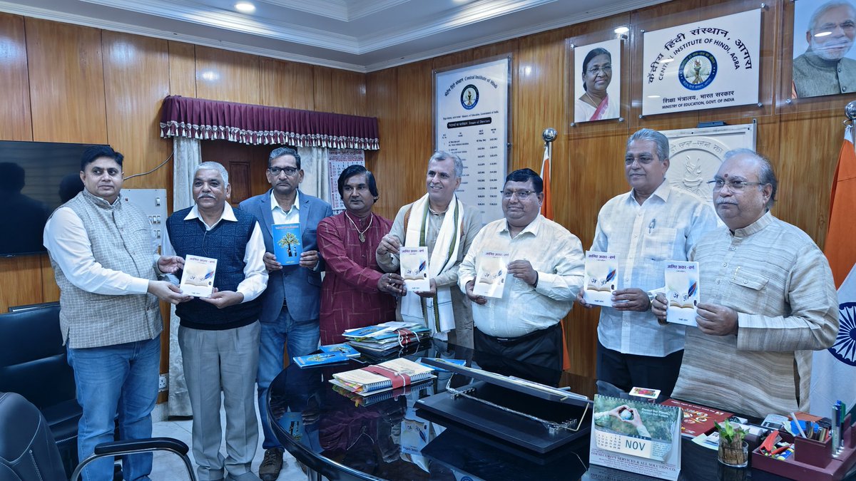 DirectorHi96023's tweet photo. राजस्थान के एक कवि महोदय की दो पुस्तकों का लोकार्पण.... https://t.co/62UIzZxjEu