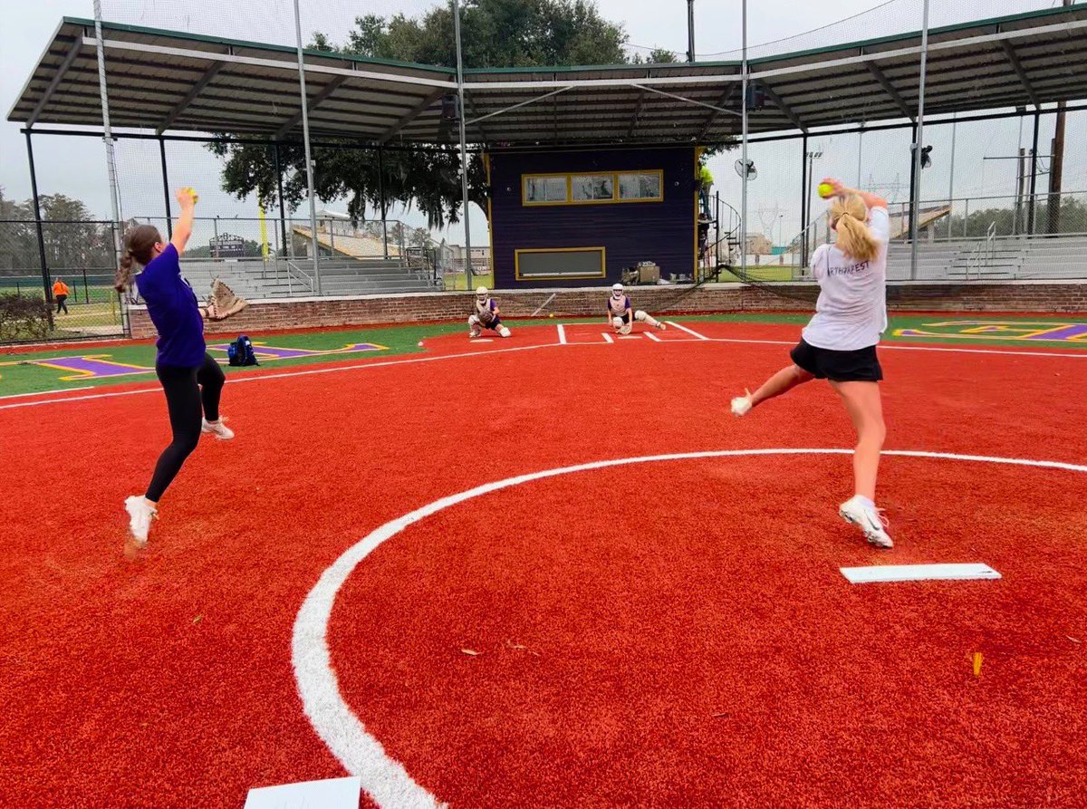 Our pitchers and catchers putting in that holiday work!💜💛💪🏼 <a href="/laneywags/">Laney Waguespack</a> <a href="/JDuplantis0901/">Jeremy Duplantis</a> <a href="/_DC_18/">Devin Candies</a> <a href="/linrey22/">Coach Lindsey Reynolds</a>