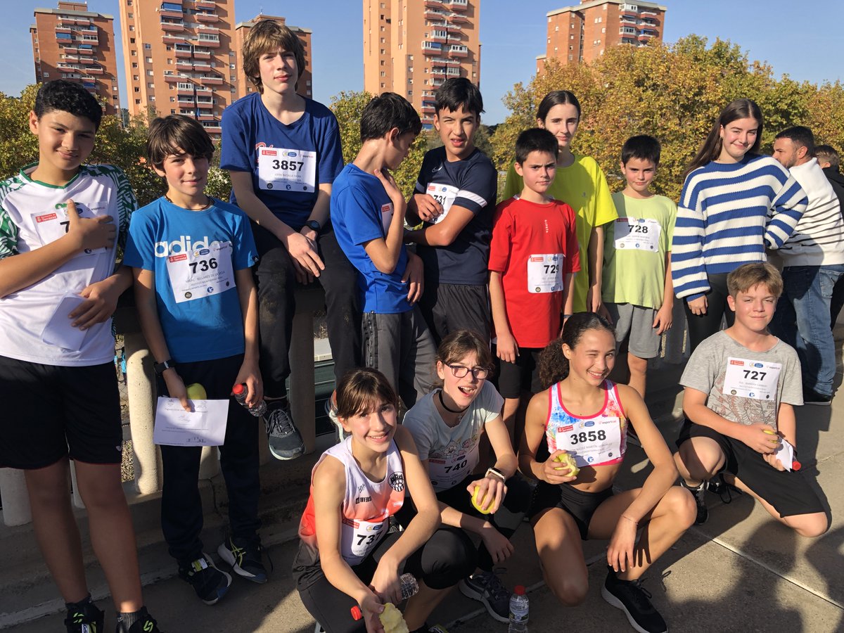 El passat 16 de novembre va tenir lloc el Cros Escolar de Terrassa a les pistes de Can Jofresa, organitzat pel Consell Esportiu del Vallès Occidental. Alumnat del nostre institut hi van participar aconseguint uns molt bons resultats. Enhorabona a totes i tots!