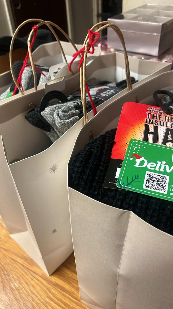 leanne_x's tweet image. Christmas presents ready to go back to Dunelm tomorrow. Many this Christmas can’t afford the basics &amp;amp; there’s still time to pick up a tag for those in need 💚🎄 #Dunelm #dunelmdeliveringjoy