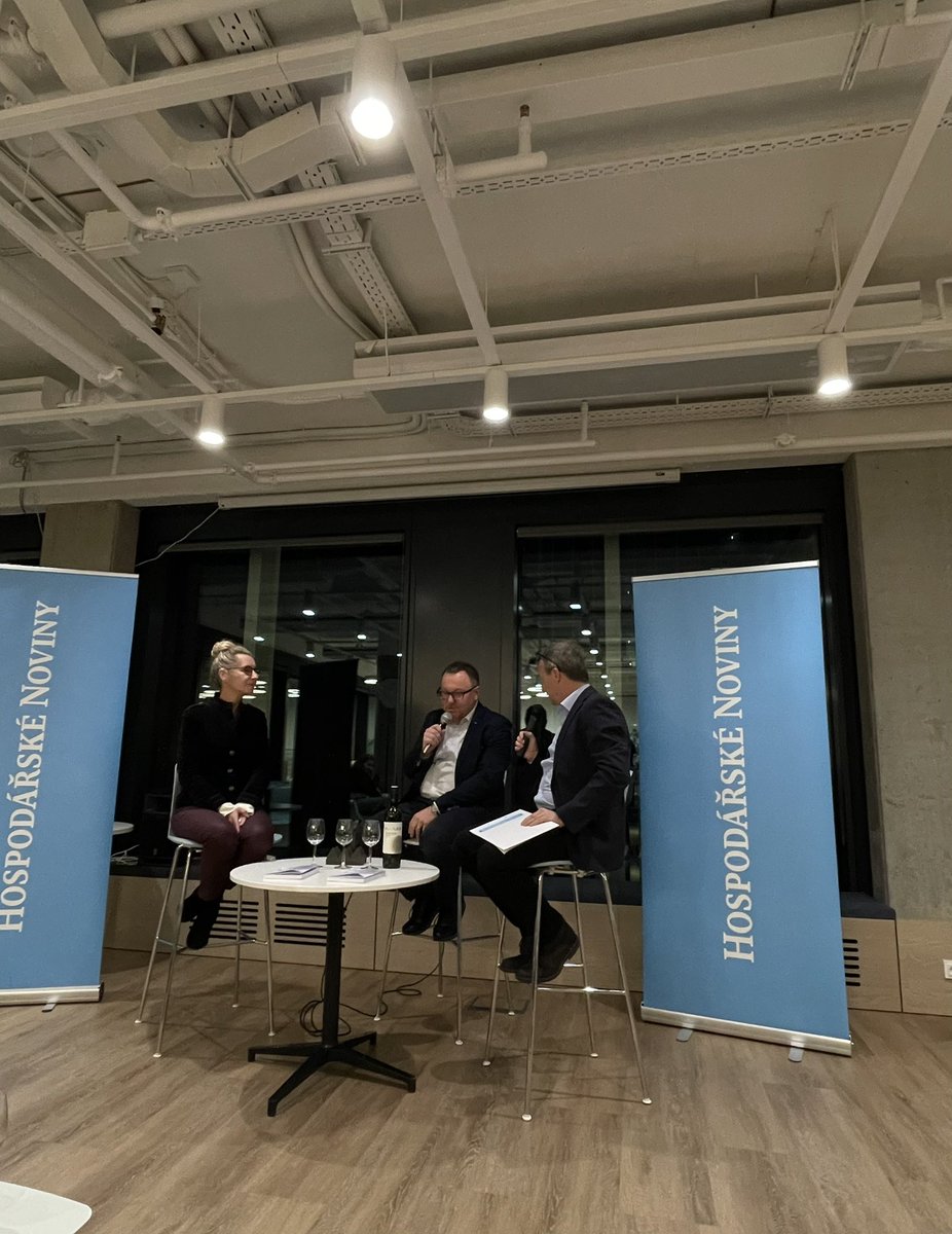 📚 Křtíme další knížku z edice HN! Probouzení od Martina Ehla vám odpoví na otázky, zda je Česko malou zemí nebo jestli v Evropě vypukne válka.

Objednávat můžete tady: predplatne.hn.cz/objednat/kniha…