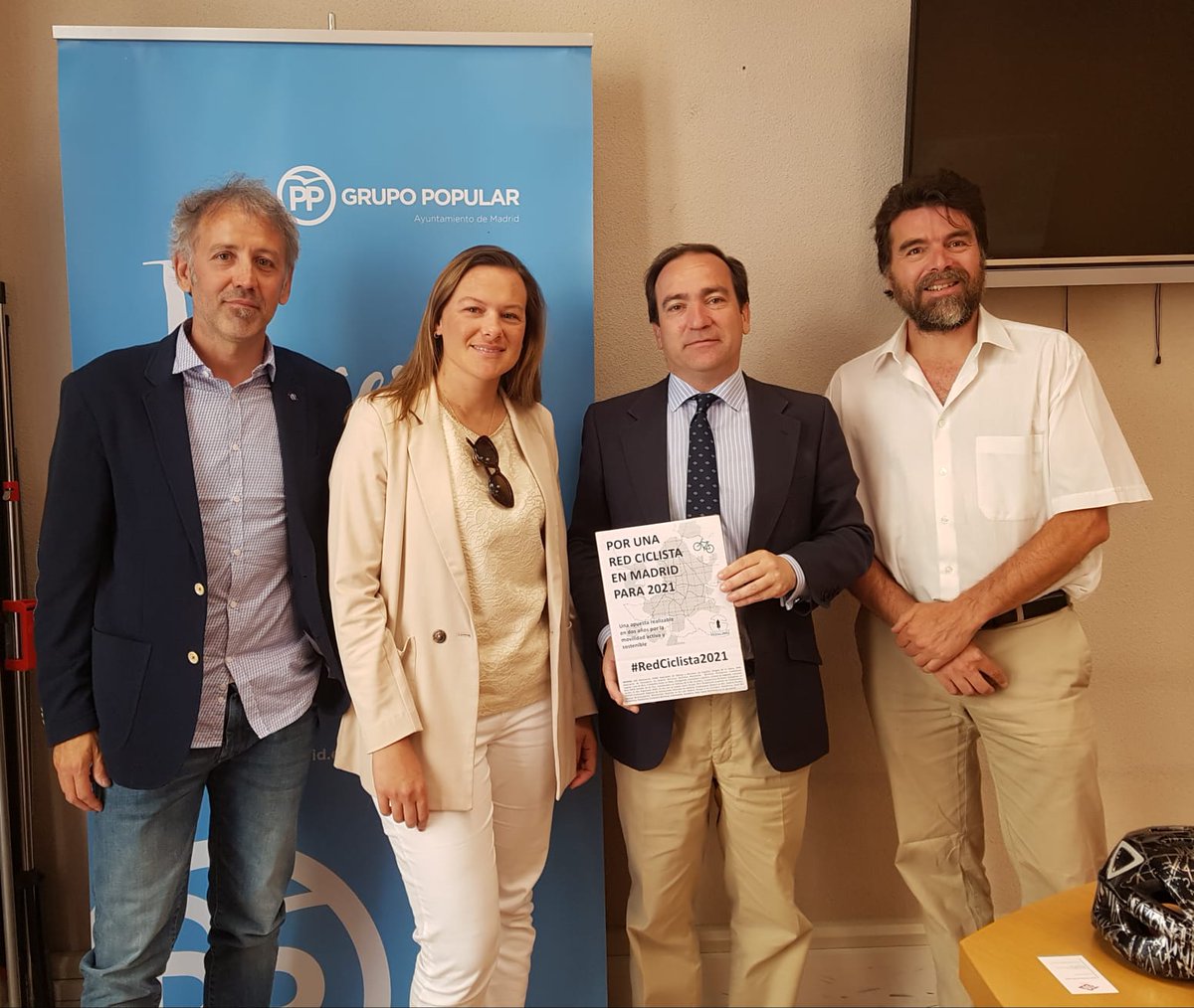 En 2019, la apuesta de <a href="/bcarabante/">Borja Carabante</a> por una @RedCiclista, parecía clara 🚲
Pero...  ¿Qué ha pasado? Por qué se paraliza <a href="/CB_Castellana/">Carril Bici Castellana</a> y no aparece apenas partida presupuestaria para carriles bici en 2024, 2025,...
<a href="/AlmeidaPP_/">José Luis Martínez-Almeida</a> 
<a href="/MADRID/">Ayuntamiento Madrid</a>
x.com/pedalibre/stat…