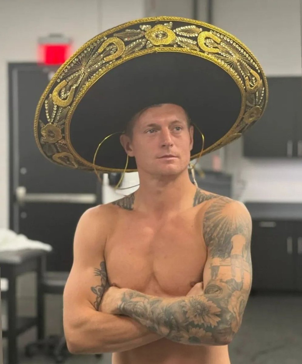 Te has cruzado con el Toni Kroos de la suerte.

Dale RT para que el Real Madrid gane esta noche en Anfield.