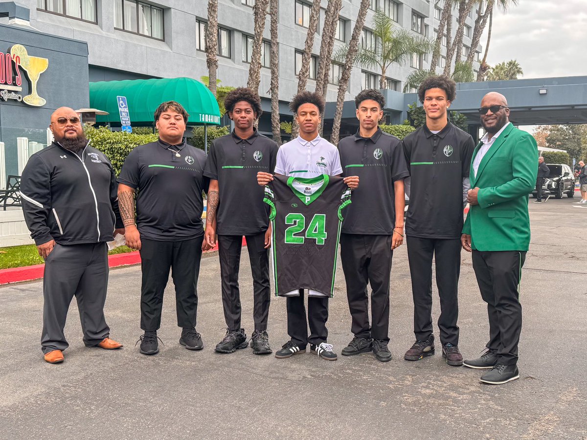 phs_ffl's tweet photo. This Past Monday at the 2024 CIF Southern Section Ford Football Press Conference Luncheon Presented by Los Angeles Chargers. With our 5 superstars athletes. 💫 #Div12 #CIF #ChampionshipGame !! https://t.co/ZqUkChX0Jq