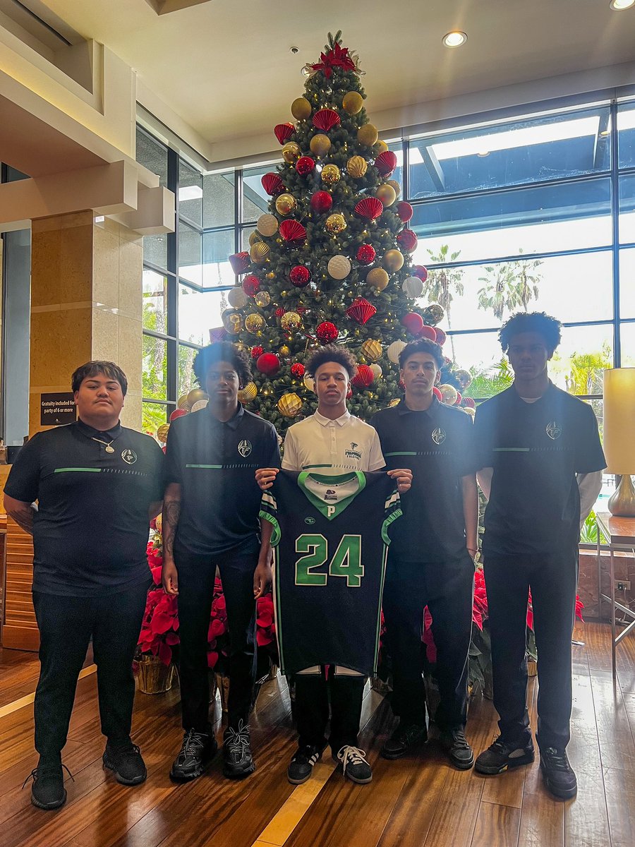 phs_ffl's tweet photo. This Past Monday at the 2024 CIF Southern Section Ford Football Press Conference Luncheon Presented by Los Angeles Chargers. With our 5 superstars athletes. 💫 #Div12 #CIF #ChampionshipGame !! https://t.co/ZqUkChX0Jq