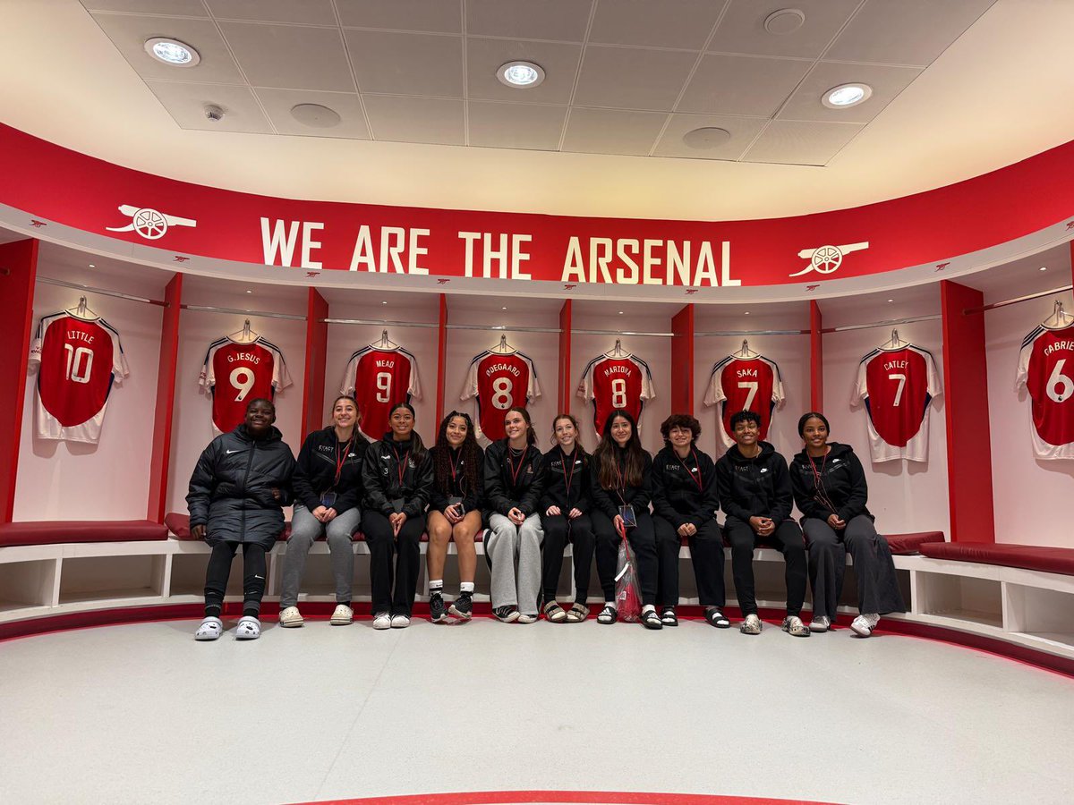 macysoccer13's tweet photo. Having such a great experience so far in England ๐ด๓ ง๓ ข๓ ฅ๓ ฎ๓ ง๓ ฟ with @EXACTSports Exact 11! Day 2 of training today and a tour of Arsenal Emirates Stadium! โฝ๏ธ #EXACTIntl #EXACTAllAmerican
@sacitysc @6a_28 @SACity08GA @ImYouthSoccer @GAcademyLeague @PalominoPete @AdamNerio @PrepSoccer @NationalScoutin @TheSoccerWire