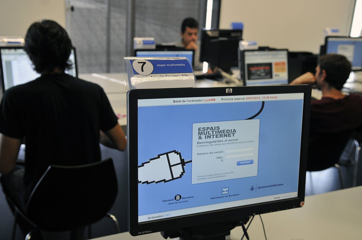 BibliotequesBCN's tweet image. 💻Coneixes les Aules Digitals? Aules informàtiques amb eines per facilitar l&apos;ús de les tecnologies, la formació i l&apos;accés a la informació digital

💿També s&apos;hi realitzen cursos i tallers d&apos;alfabetització digital

ℹ️i.mtrbio.com/pbxjqximum