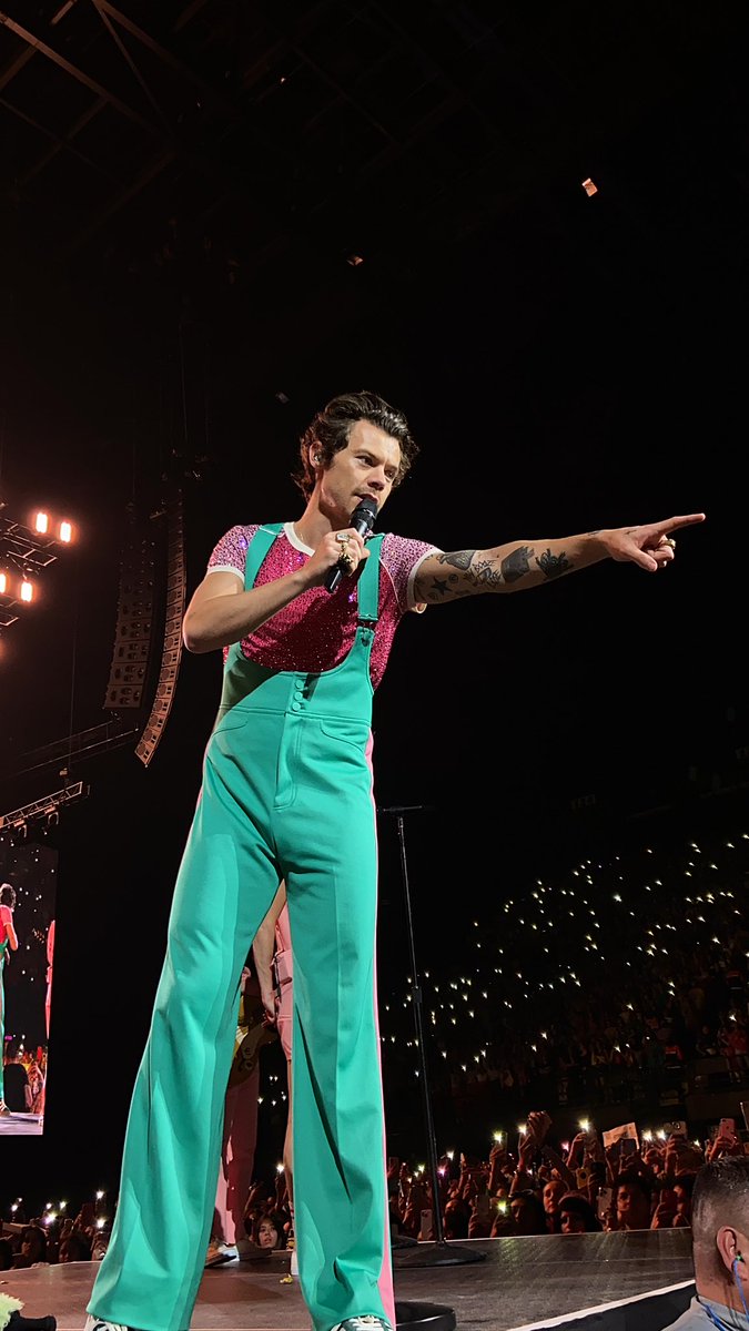 musictrendscol's tweet photo. Se cumplen 2 añitos del show de Harry Styles
en Colombia 🇨🇴😭 https://t.co/Cyrh4IB6Tw