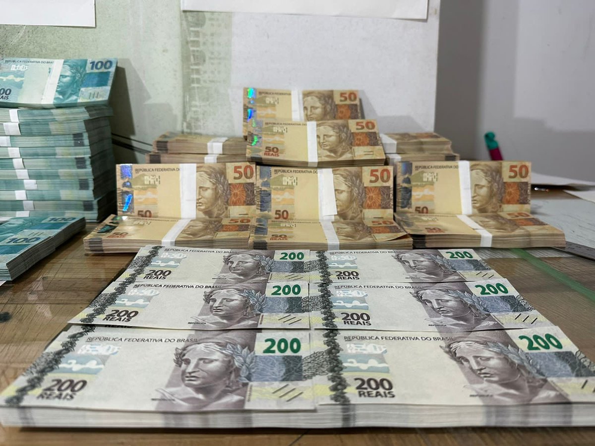 Notasfalsa's tweet photo. NOTAS FAKES DISPONÍVEL ✅
NOTAS PASSANDO EM TODOS OS TESTES ✅
"SE FOR DO RIO DE JANEIRO CHEGA NO MESMO DIA FAMÍLIA" ❤️
VEM FAZER DINHEIRO 
REI DAS NOTAS ! https://t.co/1KTRu7jn91