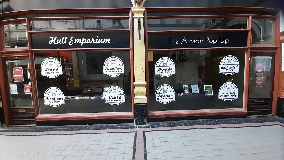 HullsEnterprise's tweet image. Today @philascough of the #LSIP &amp;amp; @IanCassMD of @MicroBizA visited @Hullccnews Youth Enterprise Team @MCFCinHull pop up shop to meet some of their young jewellery makers in @HepworthsArcade who are there till 21st December 11am to 3pm Tuesday to Saturday #youngentrepreneurs