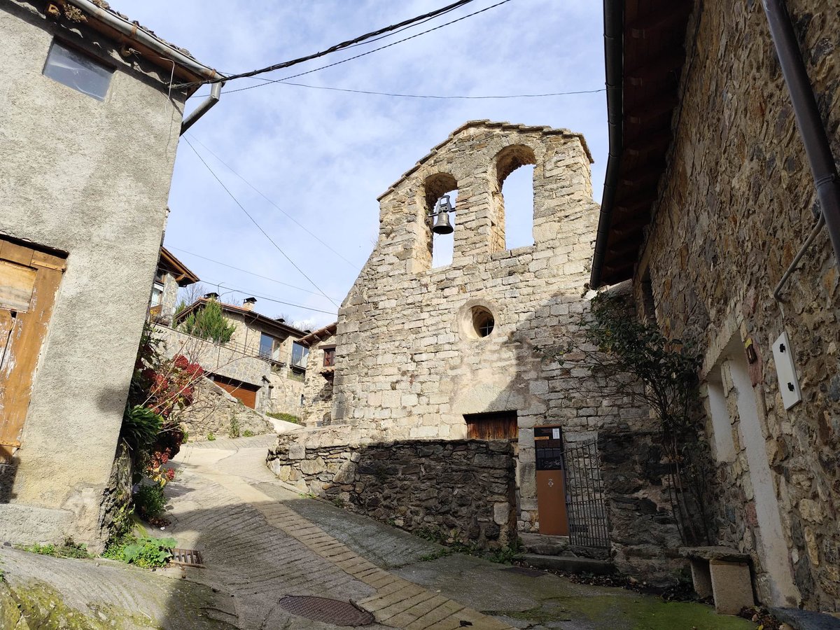 SolucionsGeo's tweet photo. Fent el cens d’habitatges buits de Vilallonga de Ter. 
#SomSolucions #SomGeografia #SomTerritori https://t.co/SYORy5QWNu