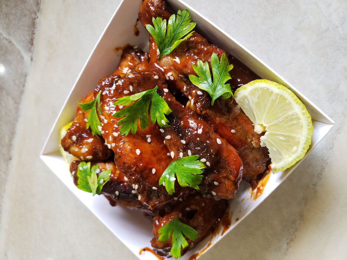 GrillBox_'s tweet photo. Hello Twitter, I currently have 15 boxes of Spicy Buffalo wings for a cancelled order. I'm willing to sell it at N3500 each instead of 5800. 

Please help me Retweet and Buy. https://t.co/msAPkk6LuL