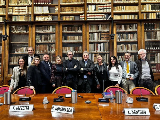Eugenio Santoro (@eugeniosantoro) on Twitter photo Ieri in <a href="/Unicatt/">Università Cattolica</a> di Milano abbiamo affrontato temi di grande attualità legati alla comunicazione pubblica della #salute. Il convegno ha fatto emergere il fenomeno dei medici influencer e quello degli health influencers. Grazie a Linda Lombi per l’invito.
<a href="/DonnaBetta/">Elisabetta Locatelli</a> Ieri in <a href="/Unicatt/">Università Cattolica</a> di Milano abbiamo affrontato temi di grande attualità legati alla comunicazione pubblica della #salute. Il convegno ha fatto emergere il fenomeno dei medici influencer e quello degli health influencers. Grazie a Linda Lombi per l’invito.
<a href="/DonnaBetta/">Elisabetta Locatelli</a>